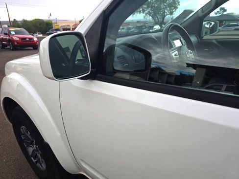 Used 2018 Nissan Frontier PRO-4X AWD/4WD image 39