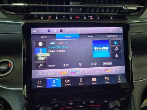 New 2025 Jeep Grand Cherokee Limited w/ Luxury Tech Group II image 23