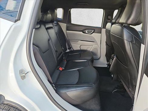 Used 2024 Jeep Compass Latitude AWD/4WD image 19
