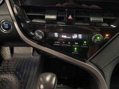 Used 2021 Toyota Camry XLE AWD/4WD image 17