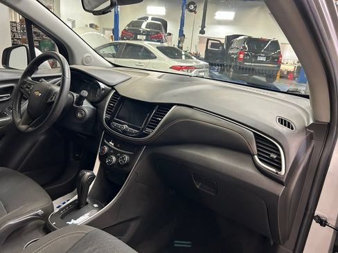 Used 2021 Chevrolet Trax LS w/ Tint and Cruise Package FWD image 15