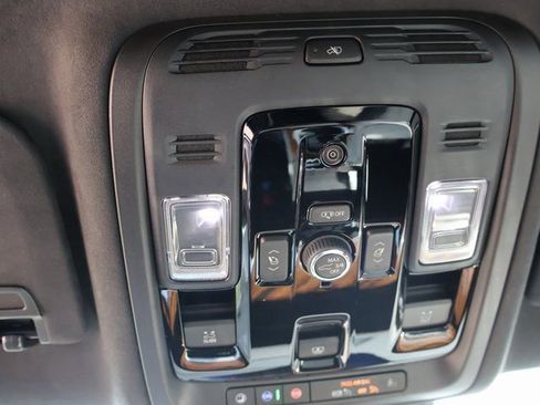 Used 2025 Cadillac Escalade Sport Platinum w/ LPO, ONYX Package AWD/4WD image 33