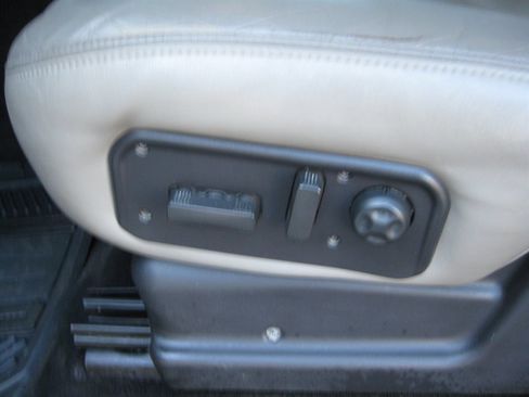 Used 2005 HUMMER H2 w/ Preferred Equipment Group image 18