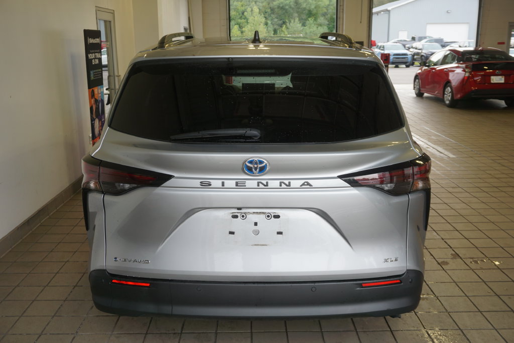 Used 2025 Toyota Sienna XLE w/ XLE Plus Package AWD/4WD image 16