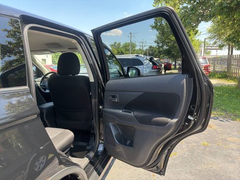 Used 2016 Mitsubishi Outlander SE FWD image 30