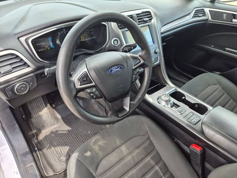 Used 2020 Ford Fusion SE FWD image 12