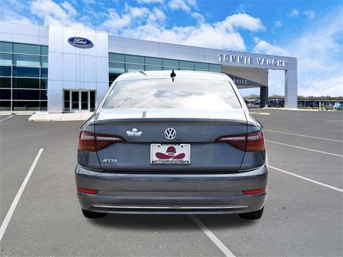 Used 2019 Volkswagen Jetta SEL w/ Cold Weather Package image 3