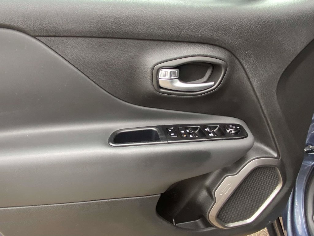 Certified 2022 Jeep Renegade Latitude w/ Convenience Group AWD/4WD image 19