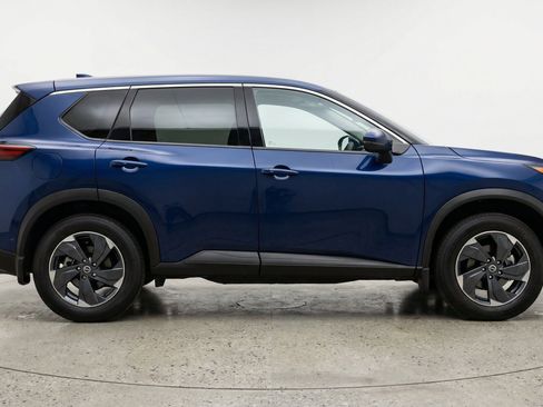 Used 2025 Nissan Rogue SV AWD/4WD image 11