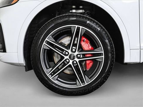 Certified 2025 Audi Q5 e Premium Plus w/ Premium Plus Package AWD/4WD image 25