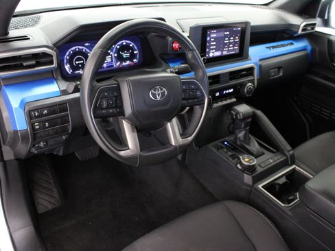 Used 2025 Toyota Tacoma TRD Off-Road AWD/4WD image 13