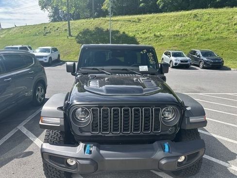 Used 2025 Jeep Wrangler Unlimited Rubicon 4xe w/ Convenience Group AWD/4WD image 7