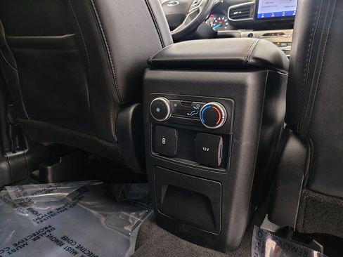 Used 2022 Ford Explorer XLT w/ Equipment Group 202A image 34