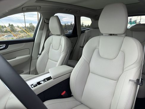 New 2026 Volvo XC60 T8 Ultra w/ Climate Package PRO image 19
