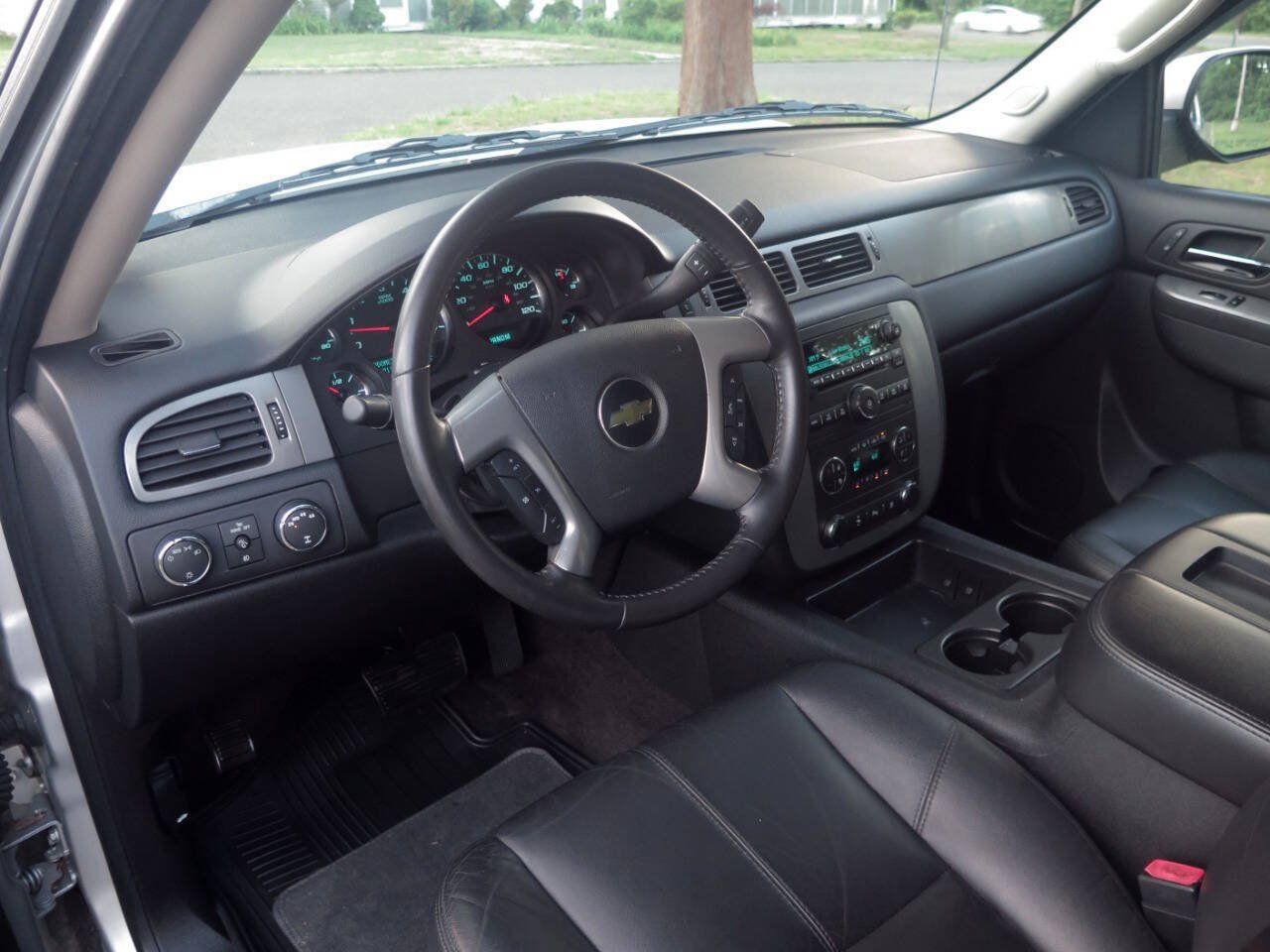 Used 2011 Chevrolet Avalanche LT w/ Luxury Package AWD/4WD image 8