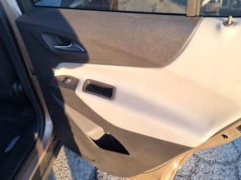 Used 2018 Chevrolet Equinox LT w/ Sun & Infotainment Package image 29