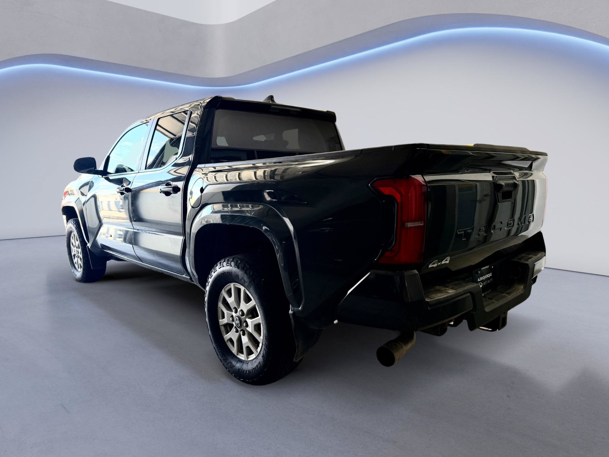 Used 2024 Toyota Tacoma SR5 AWD/4WD image 5