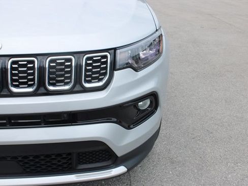 Used 2025 Jeep Compass Limited AWD/4WD image 40