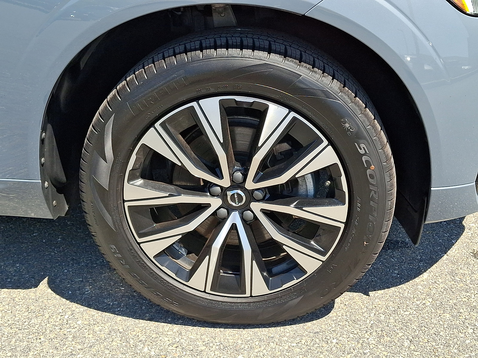 Certified 2024 Volvo XC60 B5 Core w/ Protection Package Premier AWD/4WD image 9