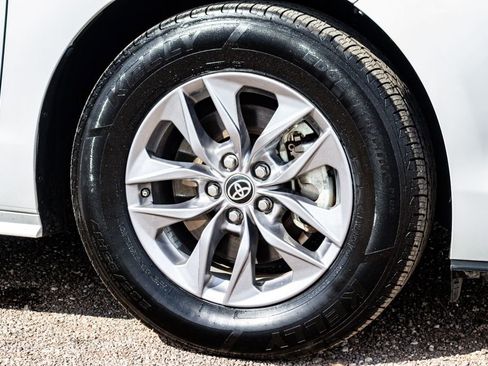 Used 2024 Toyota Sienna LE image 10