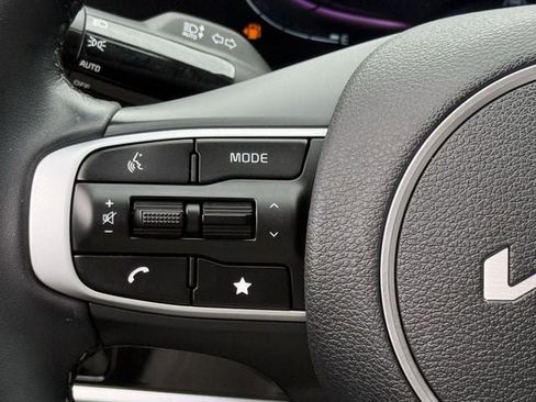 Used 2024 Kia Sportage EX FWD image 13