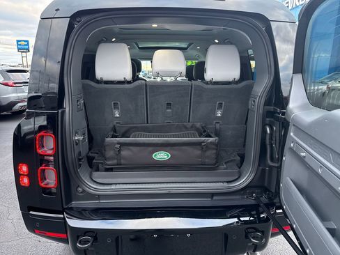 Used 2025 Land Rover Defender 130 V8 image 26