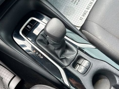 Used 2021 Toyota Corolla LE FWD image 26