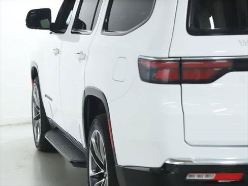 Certified 2024 Jeep Wagoneer Series II w/ Premium Group I AWD/4WD image 44