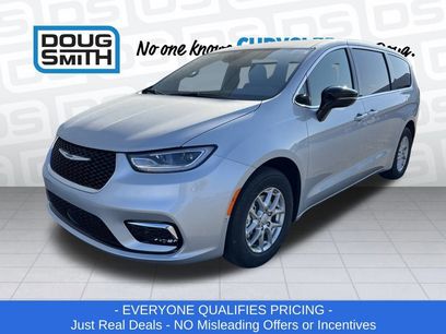 New 2026 Chrysler Pacifica Select