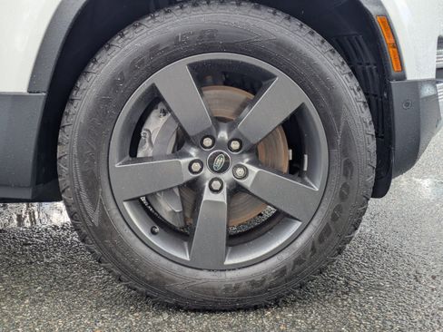 Used 2024 Land Rover Defender 110 SE image 3