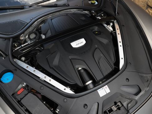 Used 2018 Porsche Panamera 4 AWD/4WD image 60