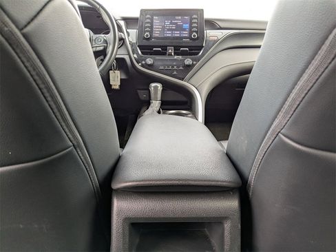 Used 2024 Toyota Camry SE image 29