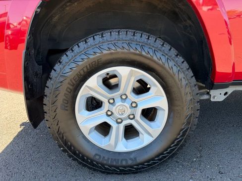 Used 2022 Toyota 4Runner SR5 AWD/4WD image 10