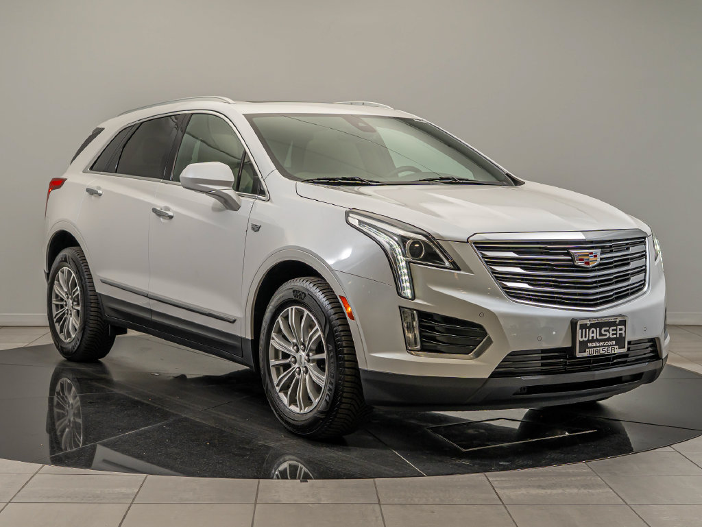 Used 2017 Cadillac XT5 Luxury w/ Driver Awareness Package FWD image 12