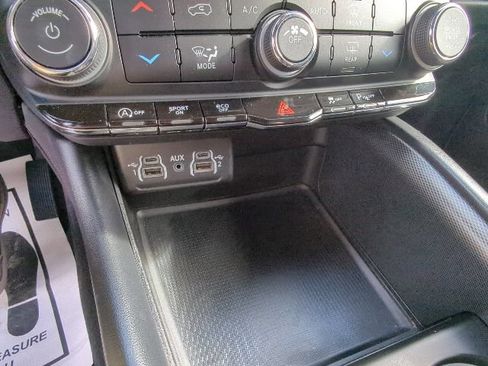 Used 2025 Dodge Durango GT AWD/4WD image 18