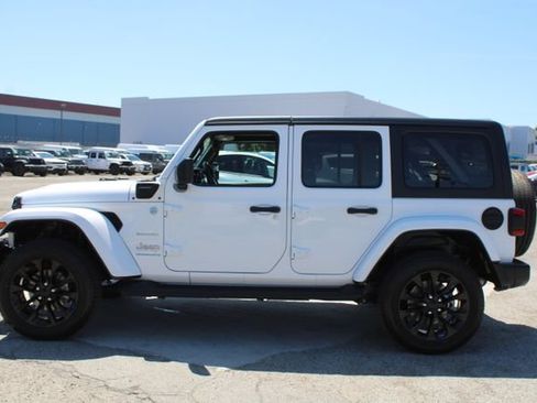 Used 2023 Jeep Wrangler Unlimited Sahara w/ Cold Weather Group AWD/4WD image 7