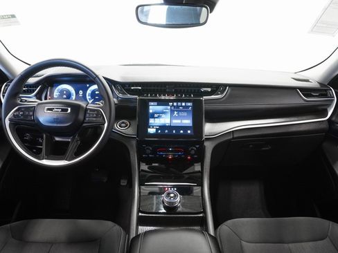 Certified 2024 Jeep Grand Cherokee Laredo image 12