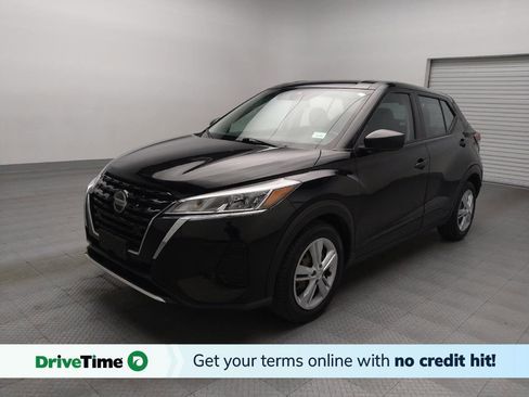 Used 2021 Nissan Kicks S image 1