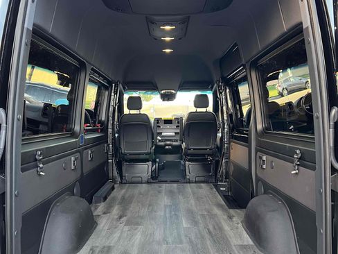 Used 2023 Mercedes-Benz Sprinter 2500 image 59
