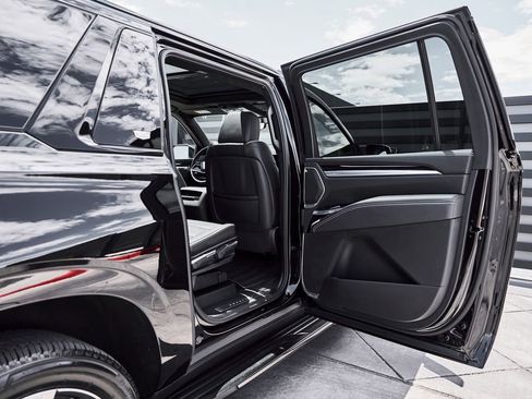 Used 2025 Cadillac Escalade ESV Sport AWD/4WD image 26