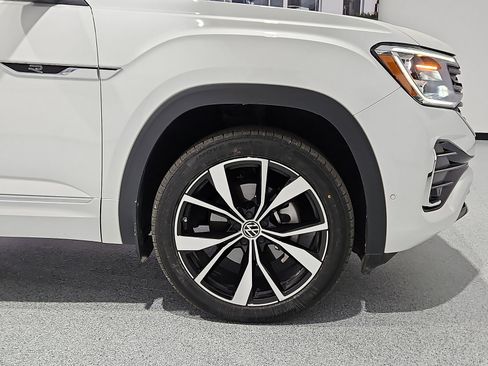 Certified 2024 Volkswagen Atlas SEL Premium R-Line AWD/4WD image 5