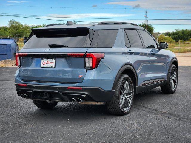Used 2025 Ford Explorer ST AWD/4WD image 3