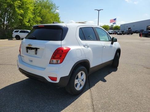 Used 2017 Chevrolet Trax LS AWD/4WD image 3
