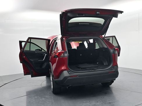 Used 2019 Toyota RAV4 LE w/ Carpet Mat Package image 56