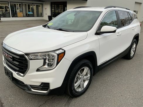 Used 2023 GMC Terrain SLE w/ Driver Convenience Package image 41