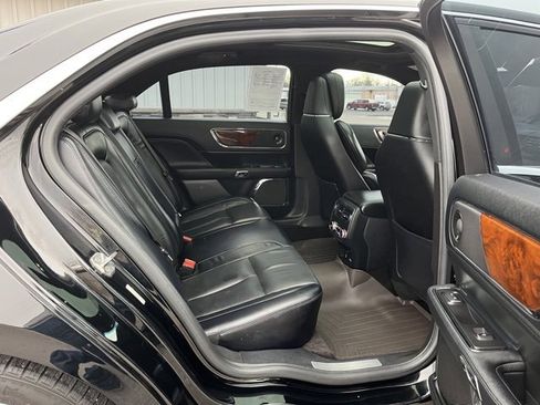 Used 2018 Lincoln Continental Reserve w/ Continental Climate Package image 28