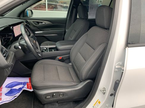 Used 2024 Chevrolet Traverse LT image 20