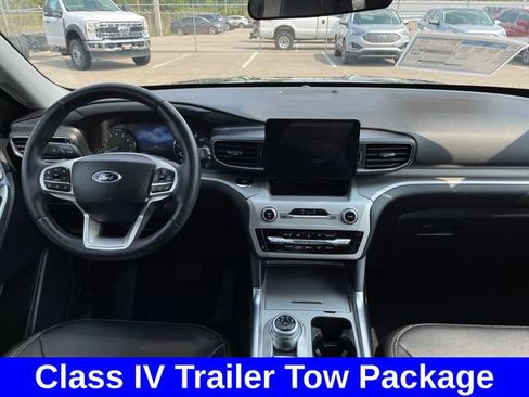 Used 2024 Ford Explorer XLT w/ Equipment Group 202A AWD/4WD image 12