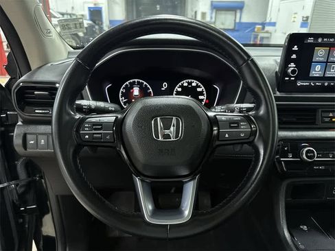 Used 2024 Honda Pilot Touring image 19