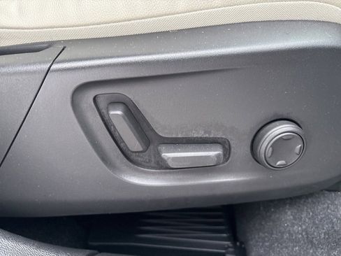 Used 2023 Volvo XC40 B5 Plus w/ Protection Package Premier image 37